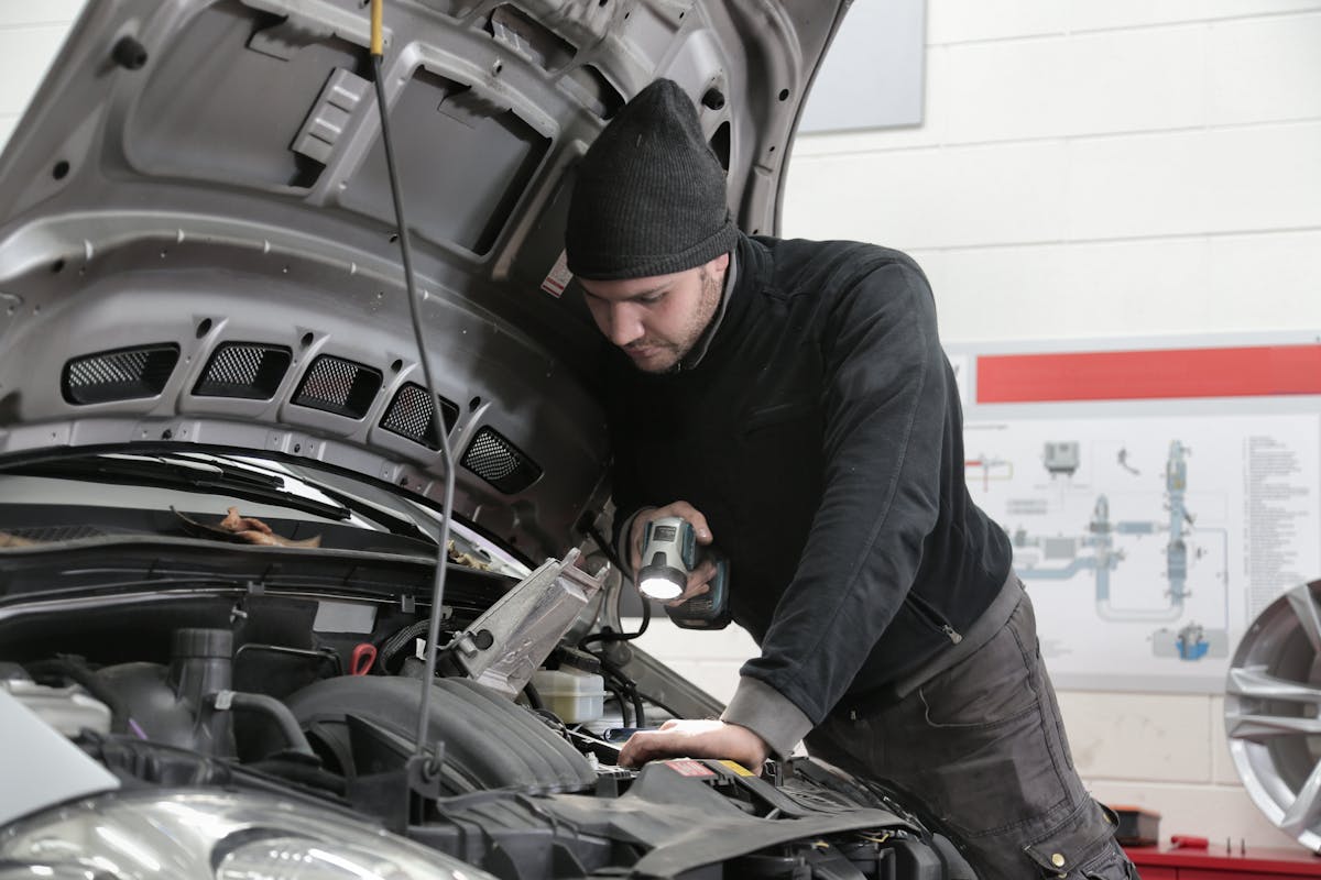 Kfz-Service und Wartungsarbeiten in der Werkstatt